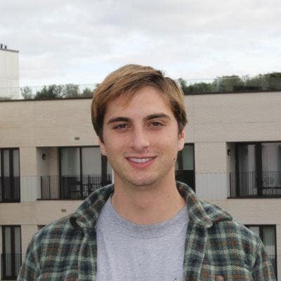 Professional Male seeks a small or large room Main Photo