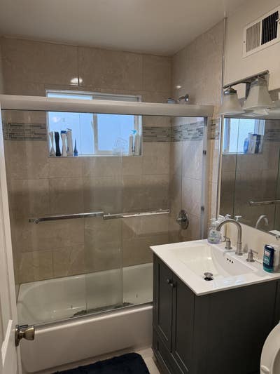 Room in house for rent Main Photo