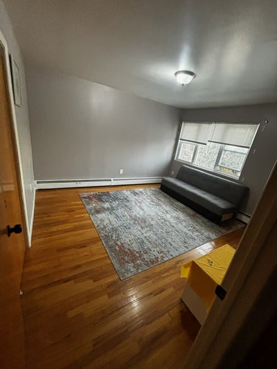 Room for rent in great location Main Photo