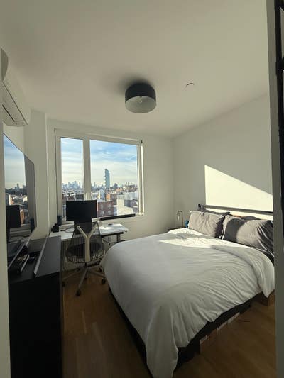 Private Room in 3-Bed Apartment - Greenpoint Main Photo