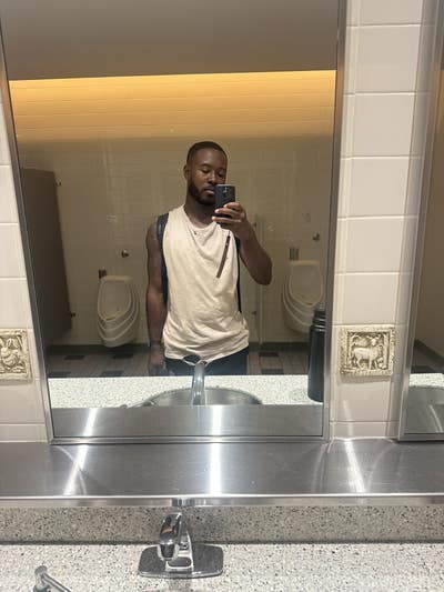 Professional Male seeks a small or large room Main Photo