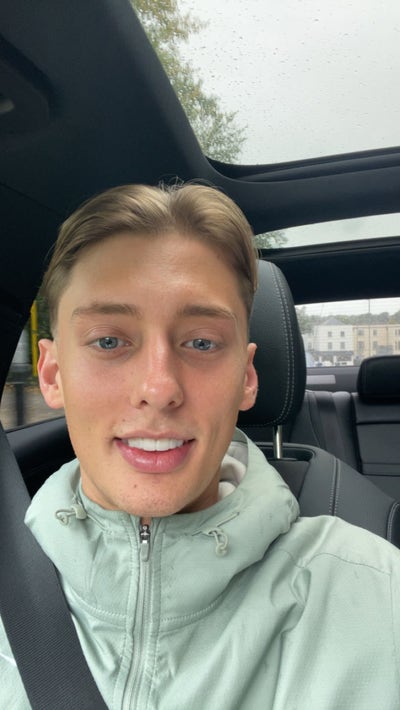 I work in the fashion & personal shopping ind... Main Photo