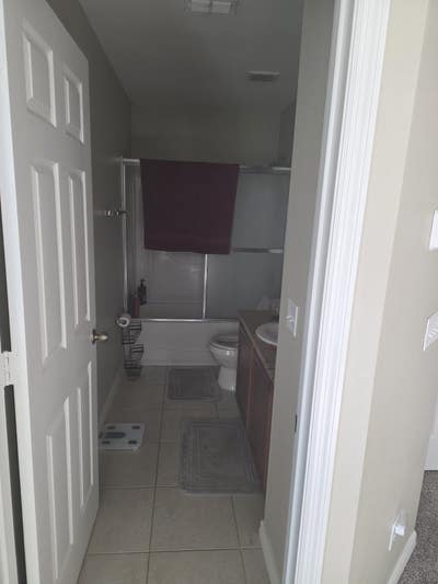 Looking for Male Roomate Main Photo