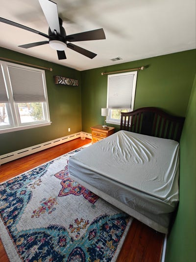 Looking for Female roomates Main Photo