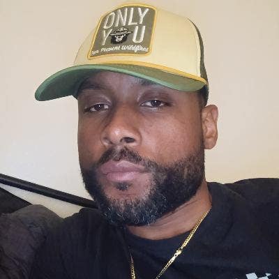 35 year old male student needs room in LA now Main Photo