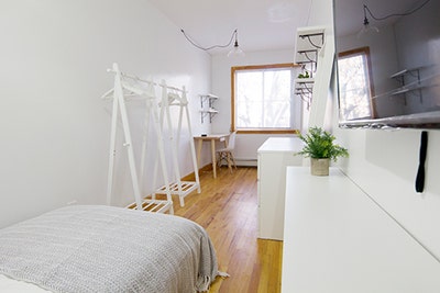 🌿 Roommate Wanted | Safe & Cozy 4BR in Woodside Main Photo