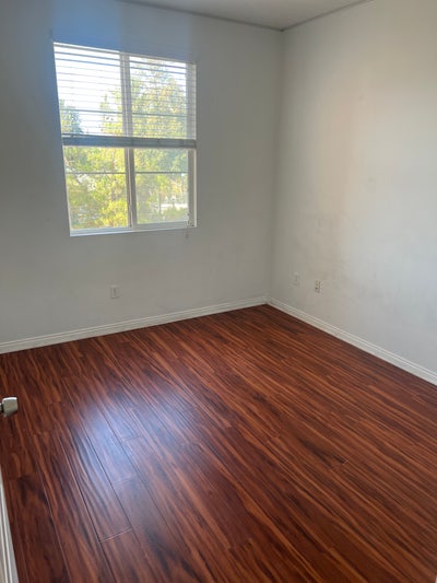 Rooms available in Los Angeles Apartment Main Photo