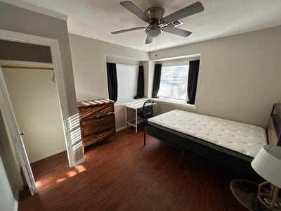 College Station Room • Month-to-Month 🏡🌳 Main Photo