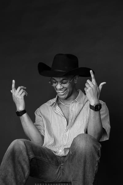 Professional Male seeks a small or large room Main Photo