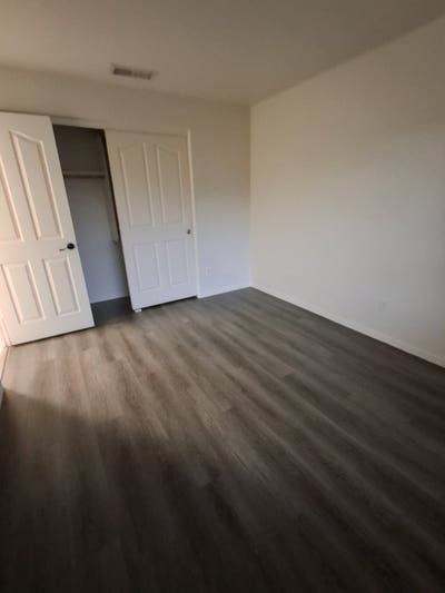 Large bedroom for rent in Nice Gilbert neighborhoo Main Photo