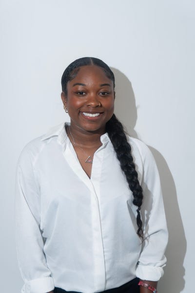 I am a professional female aged 22. I am avai... Main Photo