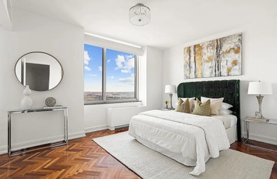 Looking for a female roommate in UES penthouse  Main Photo