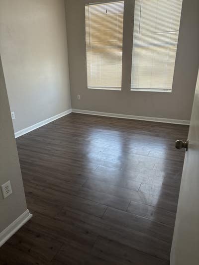 Seeking roommate  Main Photo