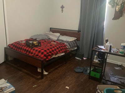 Looking for roommate  Main Photo