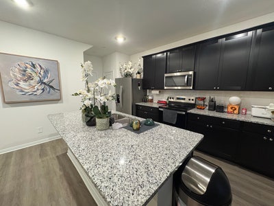 Brand new home, looking for a roommate Main Photo