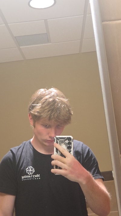 2nd story housing unit with room Main Photo