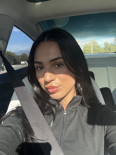 25F needs room for 1800 move in now with females Main Photo