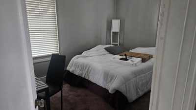 Looking to share upstairs rent Main Photo