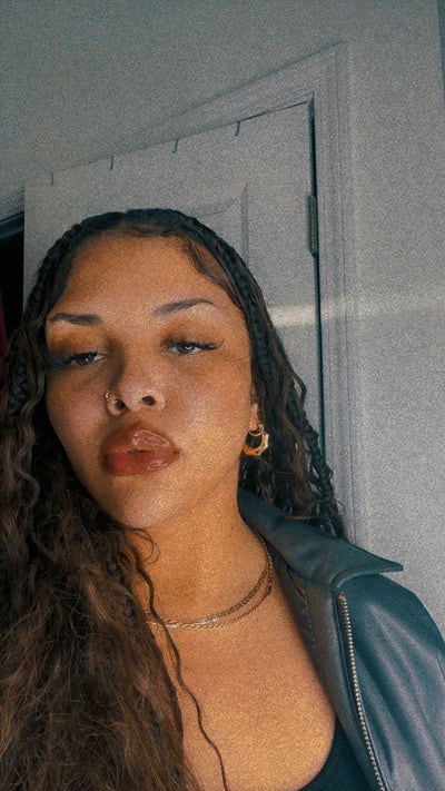 Professional Female seeks a small or large room Main Photo