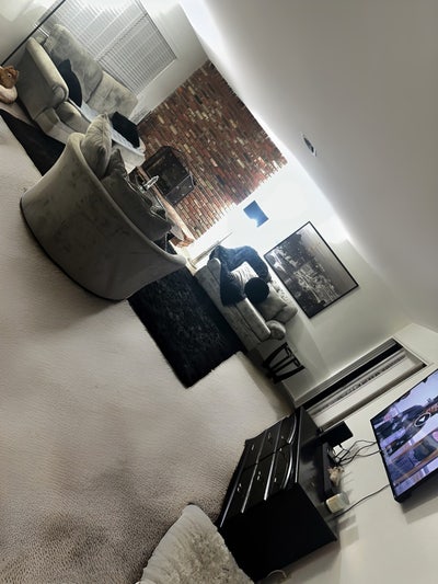 Room for Rent – Corner Lot Home w/ Pool  Main Photo