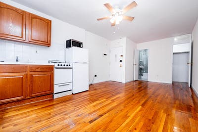 Studio in Upper East Side on a flexible lease Main Photo