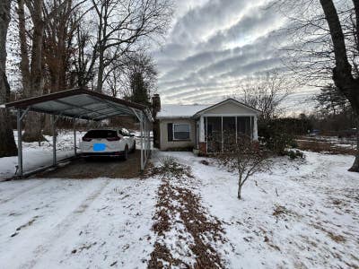 Peaceful Cottage in East Flat Rock Main Photo