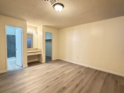 Master Bedroomattached Bathroomprivate Pool in Sp Main Photo