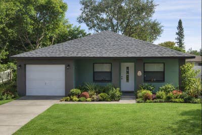 Bright & Comfy Shared Home  Steps from Downtown T Main Photo