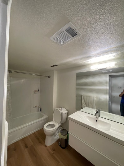 Nice quiet neighbourhood,everything close within 0 Main Photo