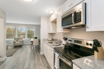 Top Floor Studio Unit in almost NEW Building Main Photo