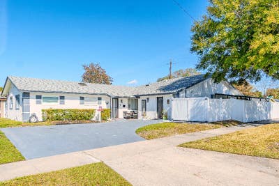 Fully Furnished Senior Living Suite with All Util Main Photo