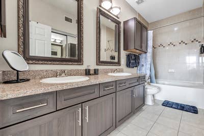 Live in Uptown Houston. Walk to the Galleria Mall. Main Photo