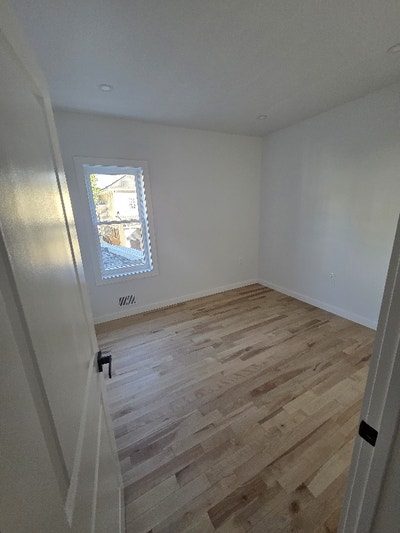 Shared Aparment Bedroom for Rent! Main Photo