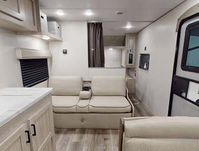 ⭐ LIVE ALONE ⭐ in private 1 bed with kitchen and b Main Photo