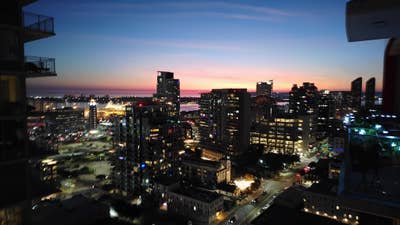 Private room bath in downtown Main Photo