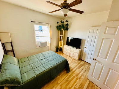 Furnished Silver Lake Room. With Parking Main Photo
