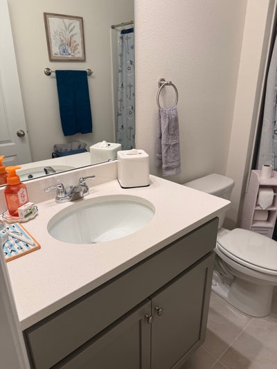 2 Bedrooms and 1 Bath for share Main Photo