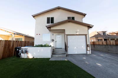 We Have Housing for Single Independent Woman Main Photo