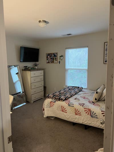 Clean and homey 3 bed 2.5 bath  Main Photo