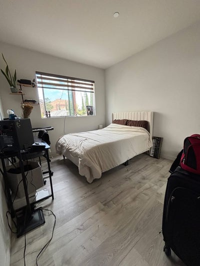 Private Bed and Bath inHollywood Flexible Move In! Main Photo