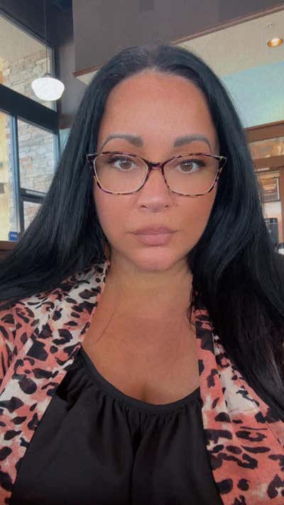 37 year old woman looking for a room in Orange Main Photo