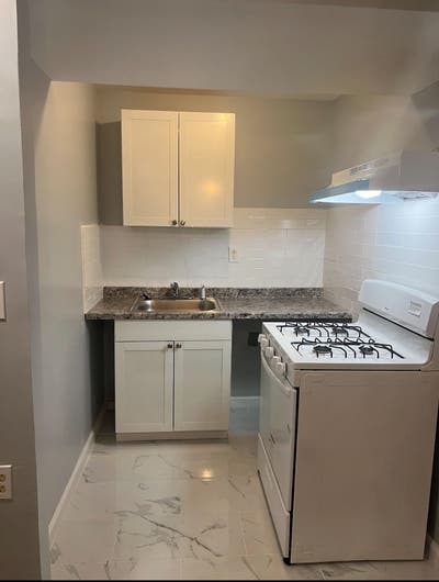 Spacious Studio apartment in a quiet part of NWK Main Photo