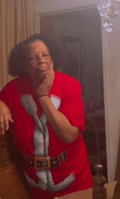 Woman needs clean quiet room in Los Angeles Main Photo