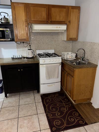 Furnished Room with Private Entrance, Sml Kitchen Main Photo