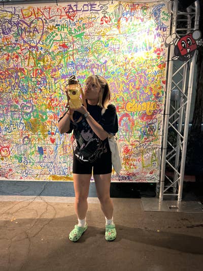 Student needs Glendale room for move in now Main Photo