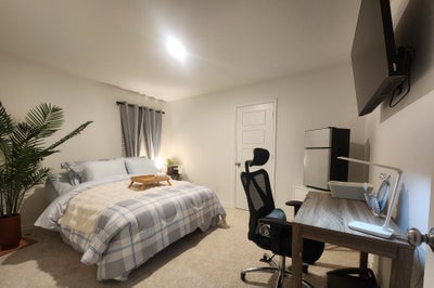 Furnished Room and private bathroom Main Photo