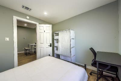 Charming private Room with shared bathroom and co Main Photo