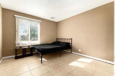 Charming private Room with shared bathroom and co Main Photo