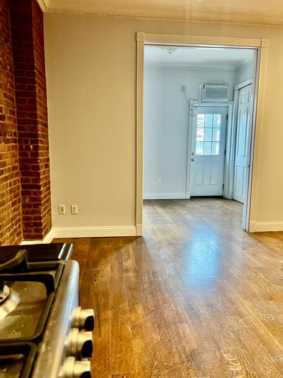 #784 Midtown West Room For Rent  Main Photo