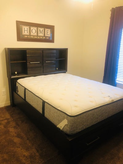 Furnished room Main Photo